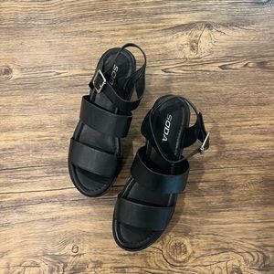 *SOLD* NEW Soda platform sandals